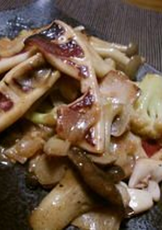 イカとキノコのバター炒め-レシピのメイン写真