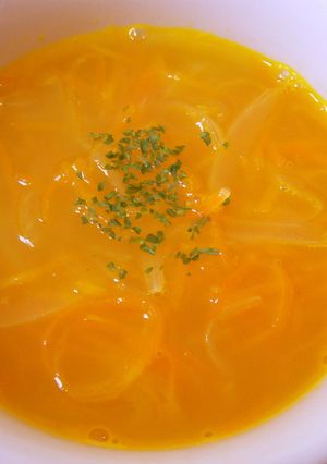 玉ねぎとニンジンの食べるコンソメスープ-レシピのメイン写真
