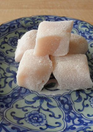 ココナッツミルクで作るピンクの餅菓子-レシピのメイン写真