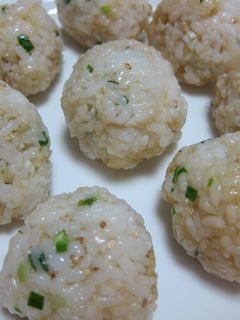 残りご飯で☆天かすおにぎり☆-レシピのメイン写真