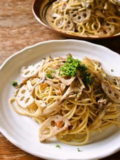 れんこんとまいたけのペペロンチーノ-レシピのメイン写真