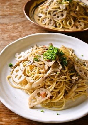 れんこんとまいたけのペペロンチーノ-レシピのメイン写真