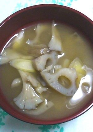 れんこんとまいたけのみそ汁-レシピのメイン写真
