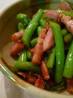 春菊の茎とベーコンの炒め物-レシピのメイン写真