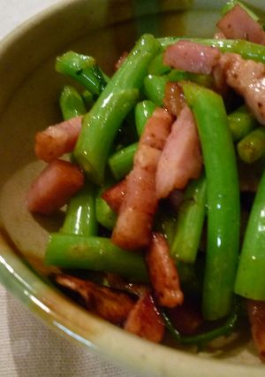 春菊の茎とベーコンの炒め物-レシピのメイン写真