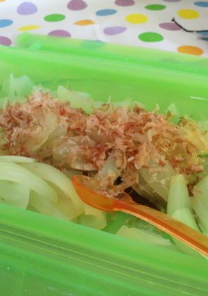 ルクエで簡単♪玉ねぎの鰹節まぶし-レシピのメイン写真