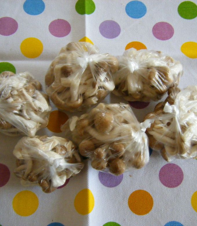 特売しめじは冷凍庫へ♪