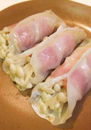 定番料理を餃子に変身！えのきのベーコン巻-レシピのメイン写真