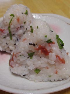 梅干と大葉のおにぎり-レシピのメイン写真