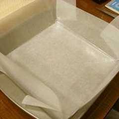 รูปของ 厚紙がポイント！焼型に手早く紙を敷く方法