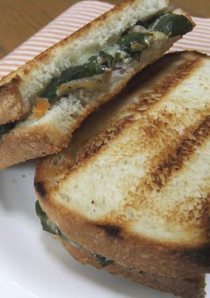ほめられ❤わかめとごぼうホットサンド-レシピのメイン写真