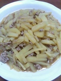 我が家の定番ジャガイモとひき肉の煮物-レシピのメイン写真