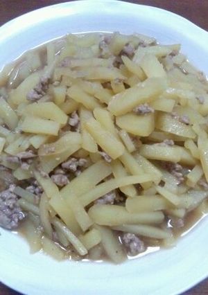 我が家の定番ジャガイモとひき肉の煮物-レシピのメイン写真