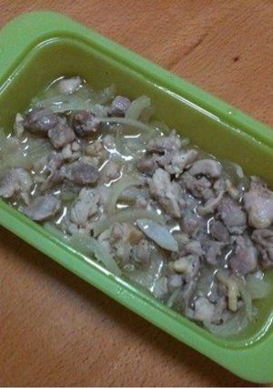 簡単！鷄肉と玉ねぎの蒸し料理-レシピのメイン写真