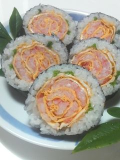 意外と簡単!薔薇の巻き寿司(^^)-レシピのメイン写真