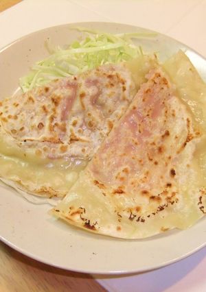 定番料理を餃子に変身！ハムとチーズ挟み焼-レシピのメイン写真