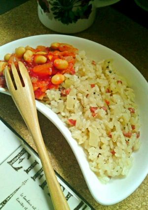 サラミと玉ねぎの洋風炊き込みご飯-レシピのメイン写真