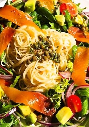 スモークサーモンの冷製サラダすぱげってぃ-レシピのメイン写真