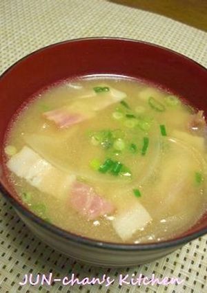 新玉ねぎとベーコンのコク旨味噌スープ-レシピのメイン写真