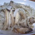 新タマネギとキノコのサラダ