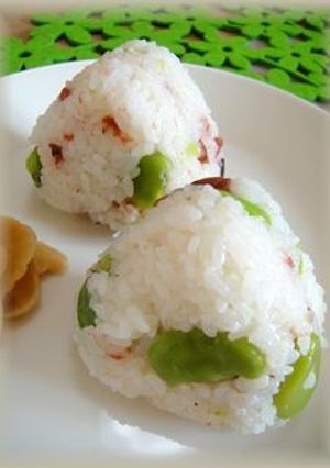 空豆と梅のおにぎり-レシピのメイン写真