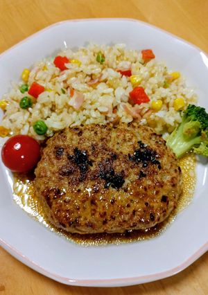 ハンバーグとバター醤油ピラフのワンプレート-レシピのメイン写真