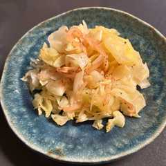 รูปของ 紅生姜キャベツ。箸休めに。レンチンすぐ