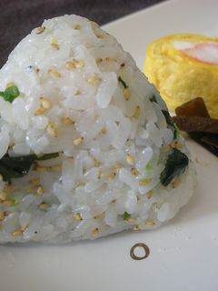 しらす・ゴマ・ワカメおにぎり-レシピのメイン写真