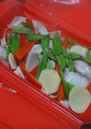 ルクエを使って鶏と春野菜の蒸しもの-レシピのメイン写真