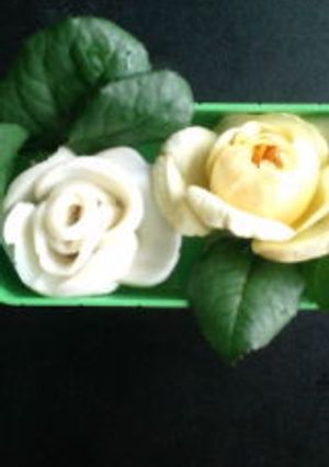 どちらが本物かな薔薇の花！弁当-レシピのメイン写真