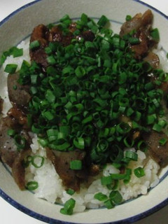 牛スジ煮込み丼-レシピのメイン写真