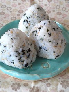 わかめスープ風なおにぎり-レシピのメイン写真