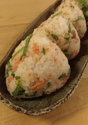 我が家のおにぎり〜シャケ、しそ、ゴマ〜-レシピのメイン写真