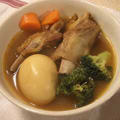รูปของ スペアリブと卵のカレースープ煮
