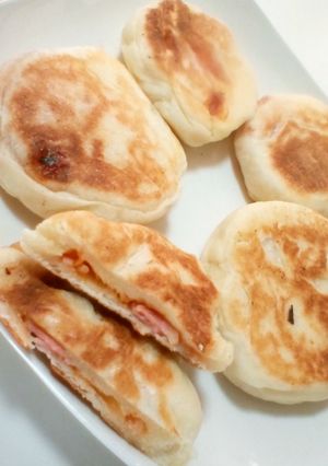 ハムオニオンの平焼きパン-レシピのメイン写真