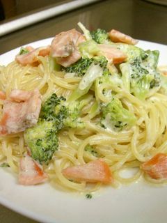 ブロッコリーとサーモンのクリームパスタ-レシピのメイン写真