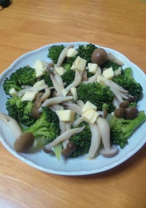 簡単☆ブロッコリーとしめじのホットサラダ-レシピのメイン写真