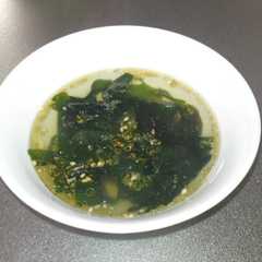 รูปของ すぐ出来る！ワカメスープ