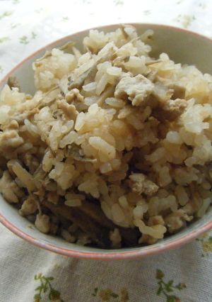 すぐできる♪鶏ごぼうの炊き込みご飯-レシピのメイン写真