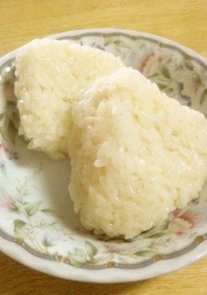 混ぜて握るだけ！炒飯味のおにぎり-レシピのメイン写真