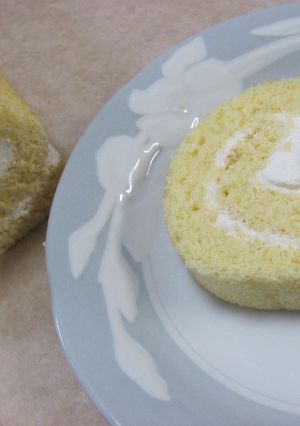 優しい味の黄桃ロールケーキ-レシピのメイン写真