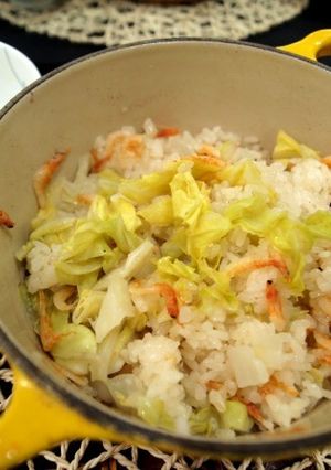 春キャベツと新玉ねぎの炊き込みご飯-レシピのメイン写真