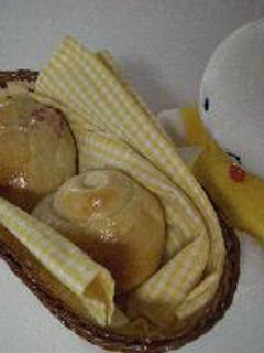 ♪いちごの天然酵母で♪いちごみるくパン-レシピのメイン写真