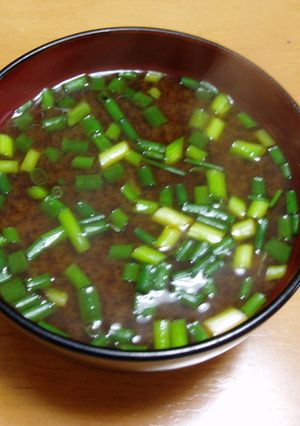 ヘルシー！里芋と青ねぎのお味噌汁-レシピのメイン写真