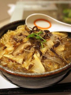 ピリ辛!フカヒレスープ風味ラーメン!!-レシピのメイン写真