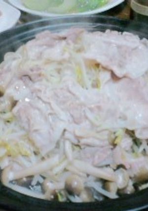 タジン鍋で！モヤシと豚のヘルシー蒸し-レシピのメイン写真