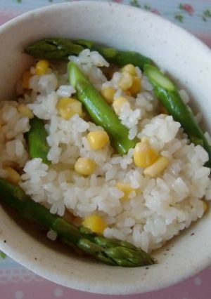 旬のアスパラガスとコーンの炊き込みご飯-レシピのメイン写真