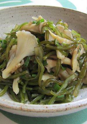 ☆茎ワカメと舞茸のにんにくポン酢和え☆-レシピのメイン写真
