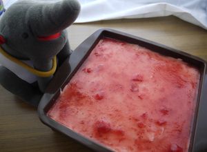 底オレオ・イチゴソースのレアチーズケーキ-レシピのメイン写真