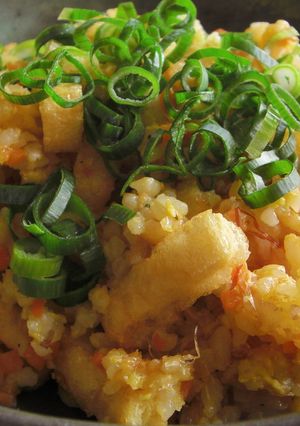 油揚げのパリパリ焼き入りチャーハン-レシピのメイン写真